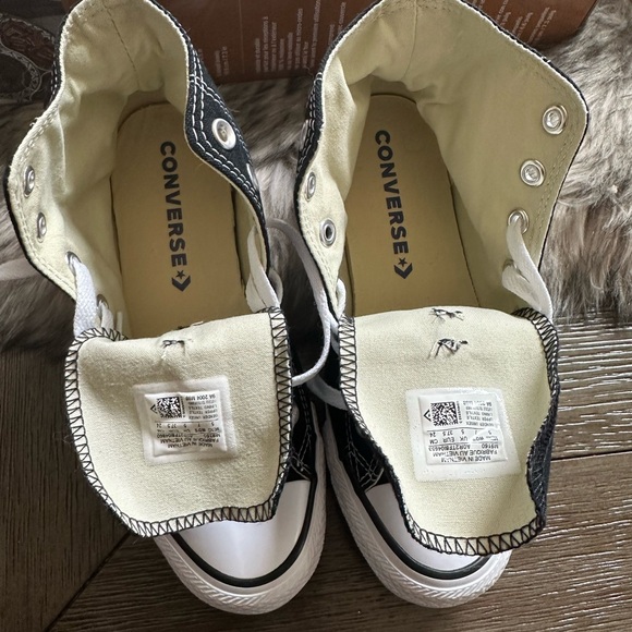 Size 8 sneakers converse worn once and washed them - Picture 4 of 4